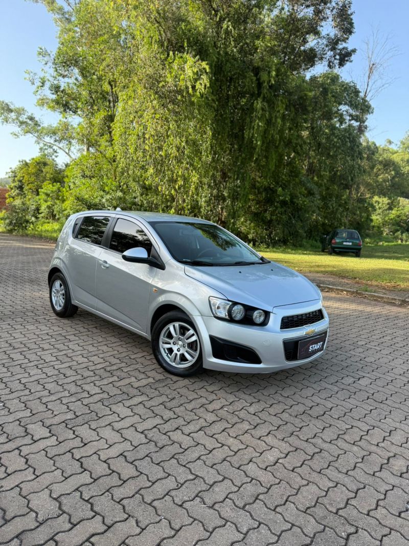 Chevrolet Sonic 1.6 Hatch 2014