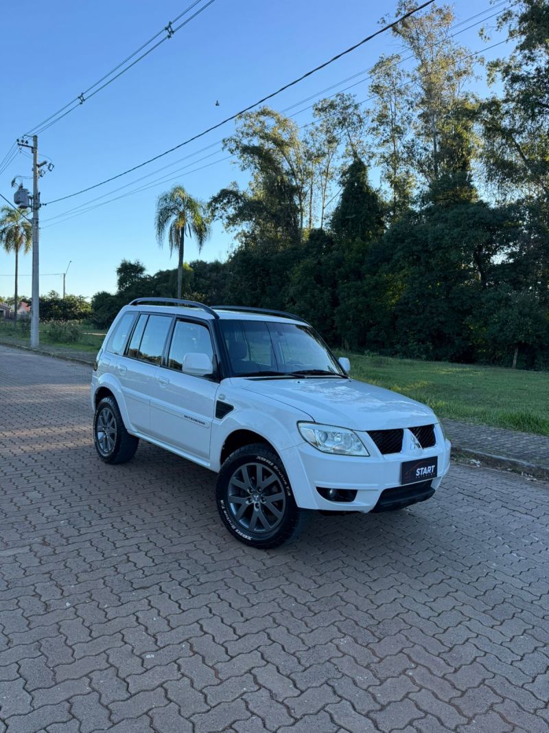 Pajero TR4 2.0 4x4 2012